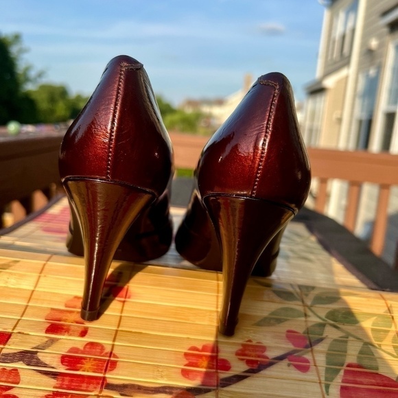 Salvador Sapena Women's Leather Peep Toe Pumps - 37 1/2 (Size 7) - Picture 5 of 5